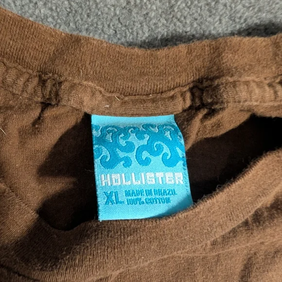 Hollister Brown Graphic Tee - My Name Is Richard - Picture 2 of 4